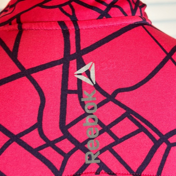 Reebok lightweight athletic top - Picture 10 of 16